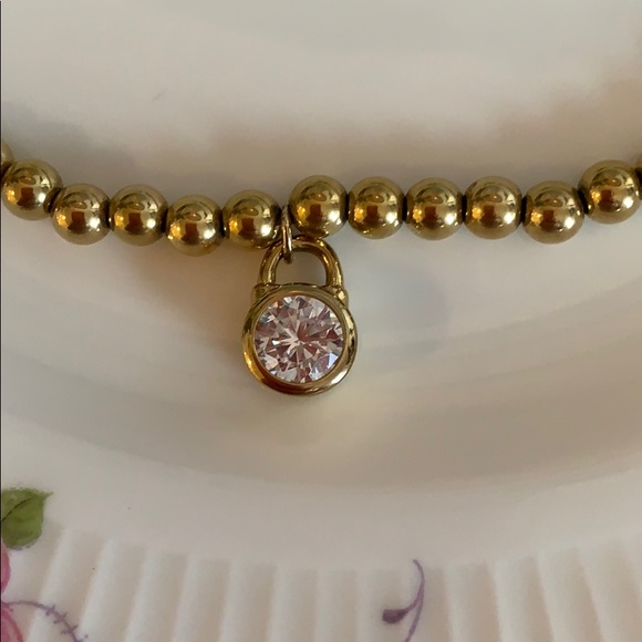 MICHAEL KORS 16" Gold Necklace with Lock Charm - Picture 4 of 8